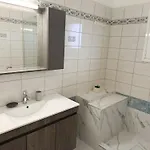 Hill House Apartment *